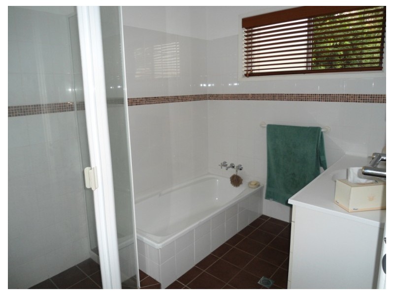 34 Thrush Avenue, Paradise Point QLD 4216