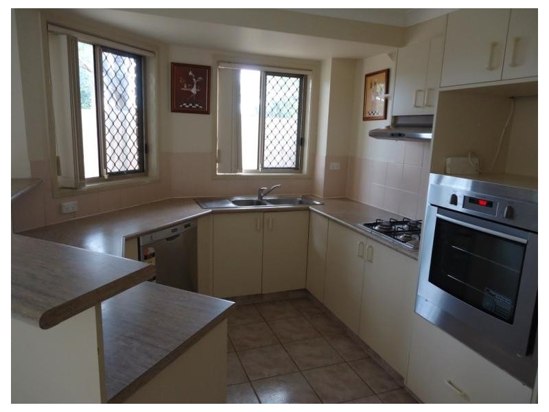 4/12 Gordon Street, Labrador QLD 4215