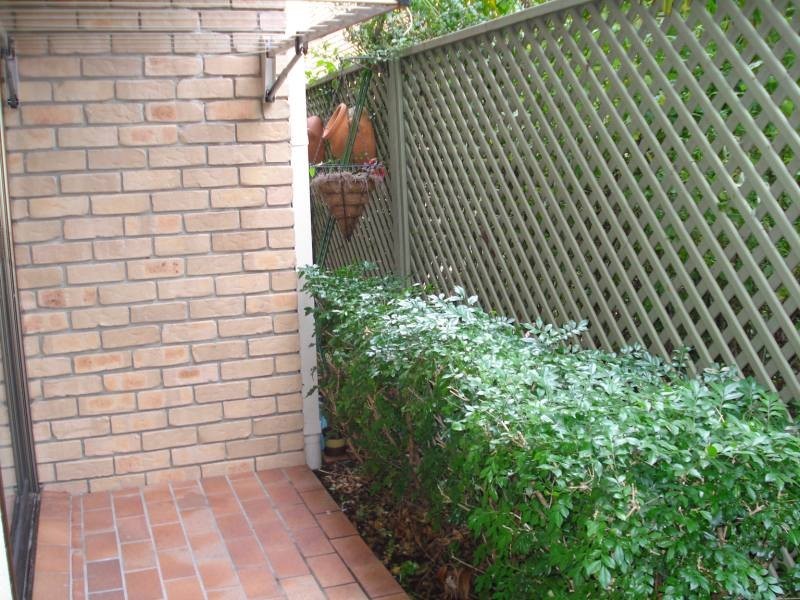 2/33 Whiting Street, Labrador QLD 4215