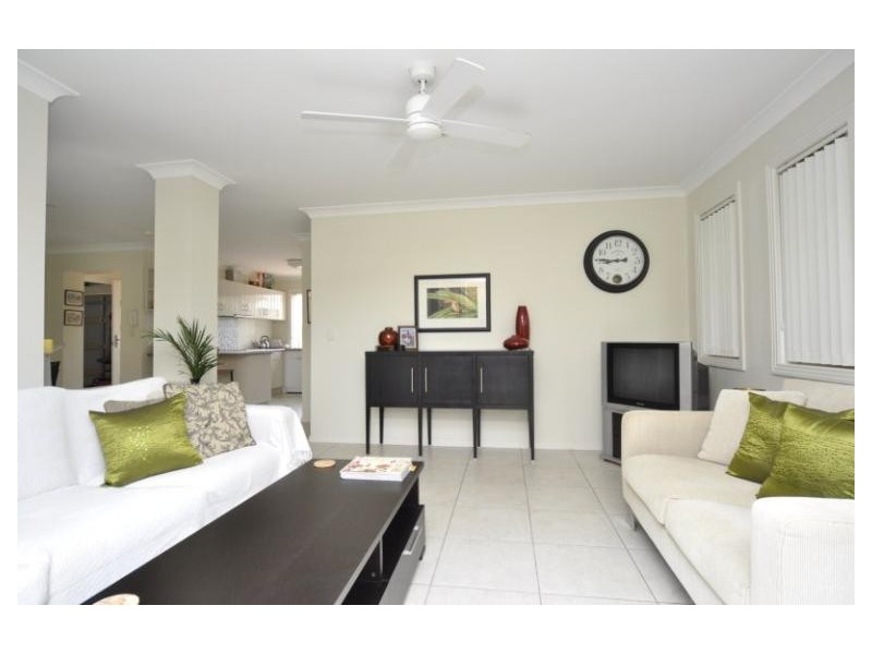 1/27 Harley Street, Labrador QLD 4215