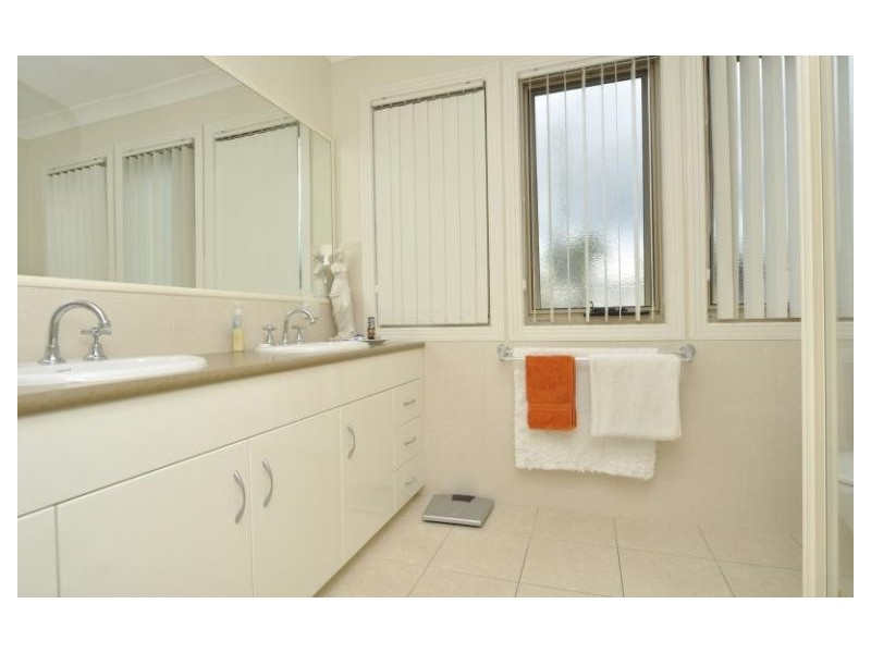 1/27 Harley Street, Labrador QLD 4215
