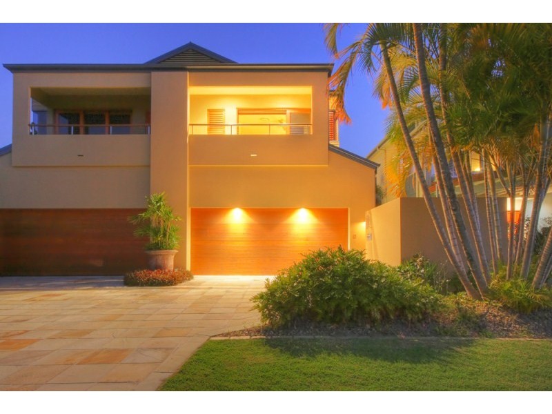 2/20 Rouen Avenue, Paradise Point QLD 4216