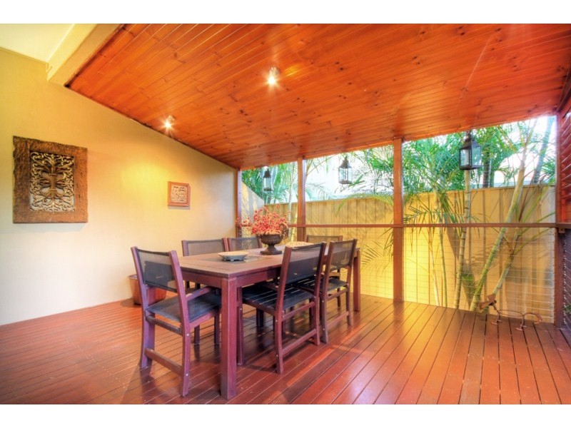 2/20 Rouen Avenue, Paradise Point QLD 4216