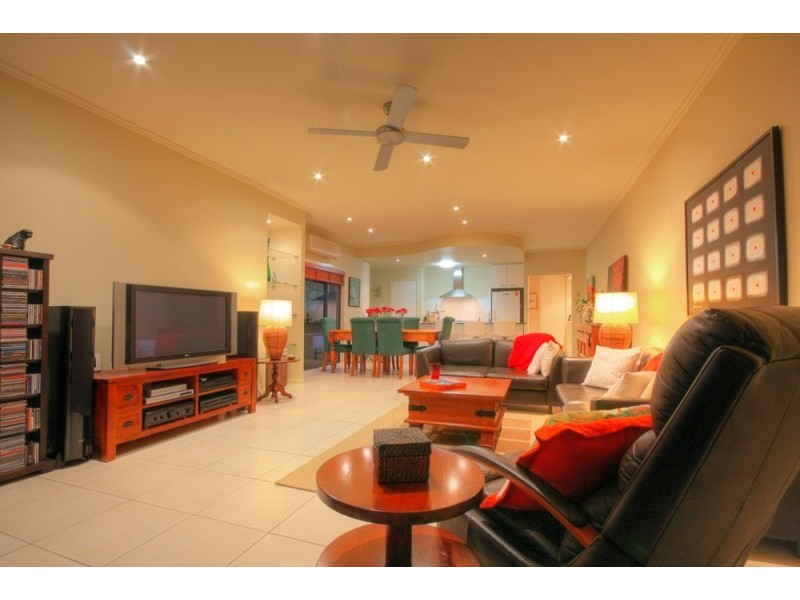 2/20 Rouen Avenue, Paradise Point QLD 4216