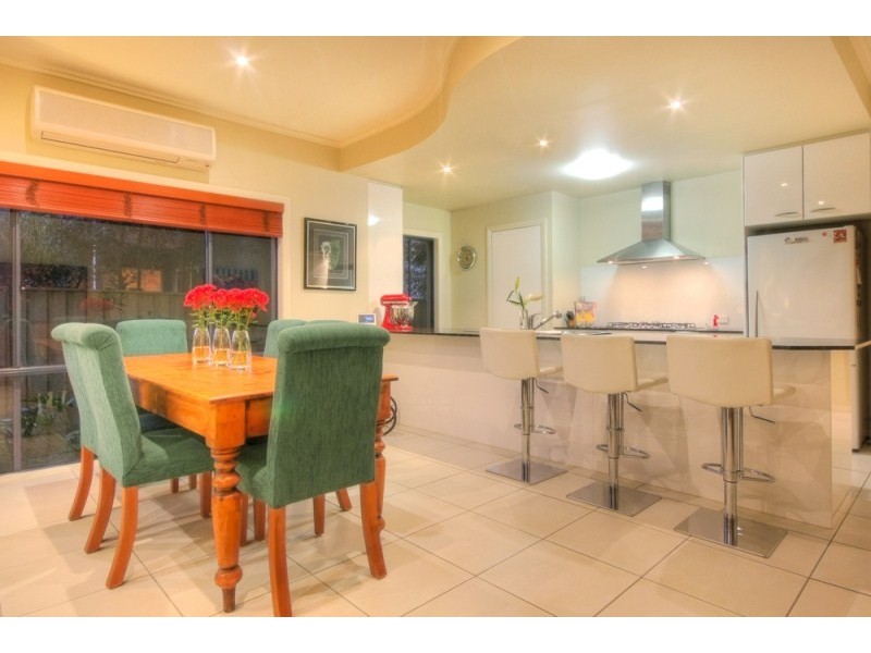 2/20 Rouen Avenue, Paradise Point QLD 4216