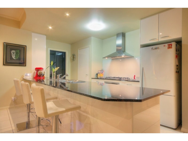 2/20 Rouen Avenue, Paradise Point QLD 4216