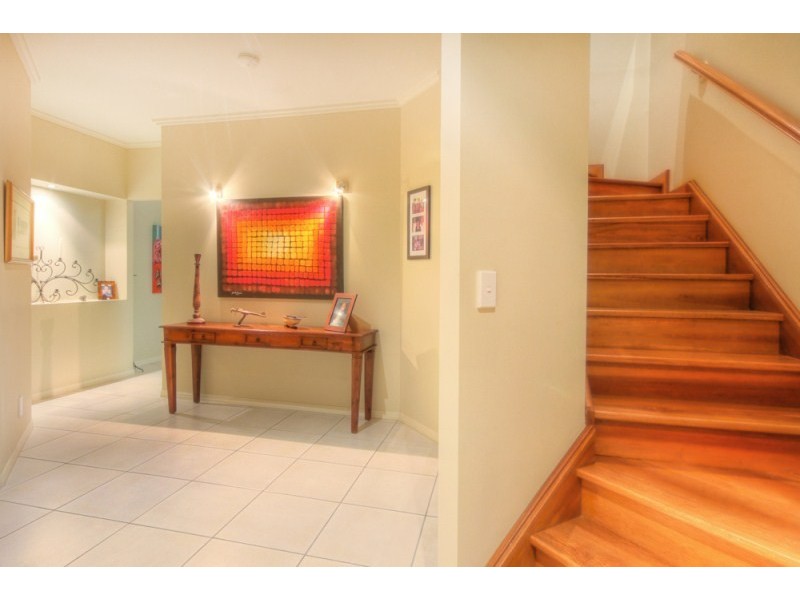 2/20 Rouen Avenue, Paradise Point QLD 4216