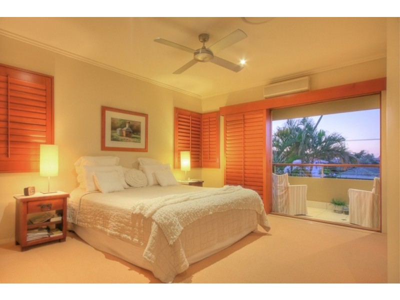 2/20 Rouen Avenue, Paradise Point QLD 4216