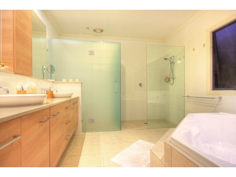 2/20 Rouen Avenue, Paradise Point QLD 4216