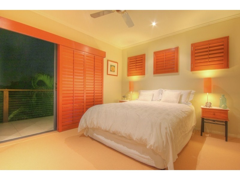 2/20 Rouen Avenue, Paradise Point QLD 4216