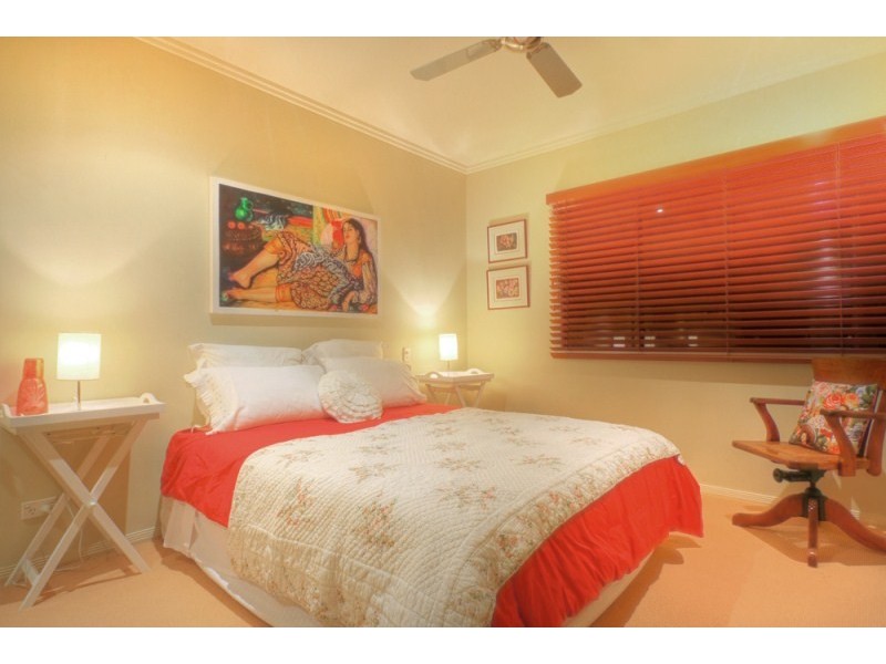 2/20 Rouen Avenue, Paradise Point QLD 4216