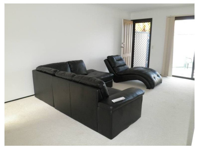 1/70 Botanical Drive, Labrador QLD 4215