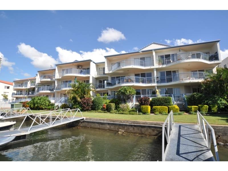 10/9 Madang Crescent, Runaway Bay QLD 4216