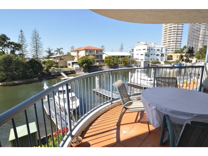 10/9 Madang Crescent, Runaway Bay QLD 4216