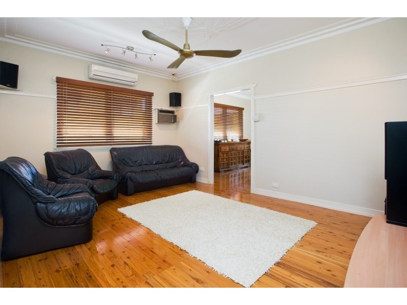 495 Pine Ridge Road, Runaway Bay QLD 4216