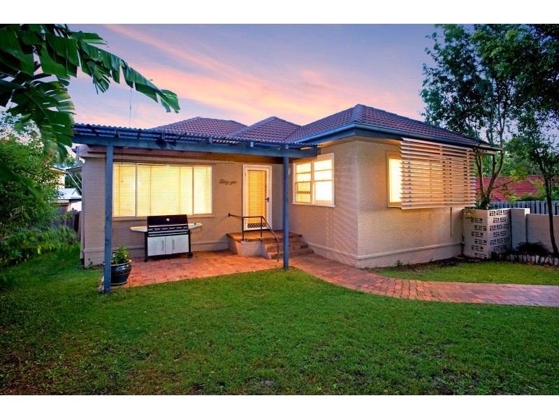 495 Pine Ridge Road, Runaway Bay QLD 4216