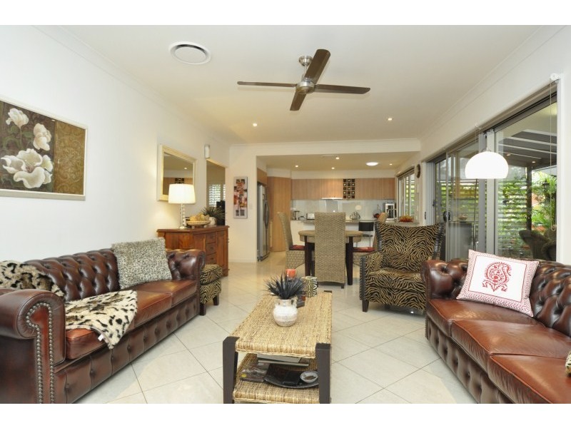 8/411 Oxley Drive, Runaway Bay QLD 4216