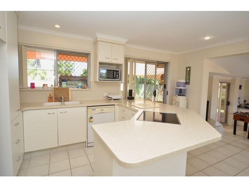 36 Sunbird Avenue, Paradise Point QLD 4216
