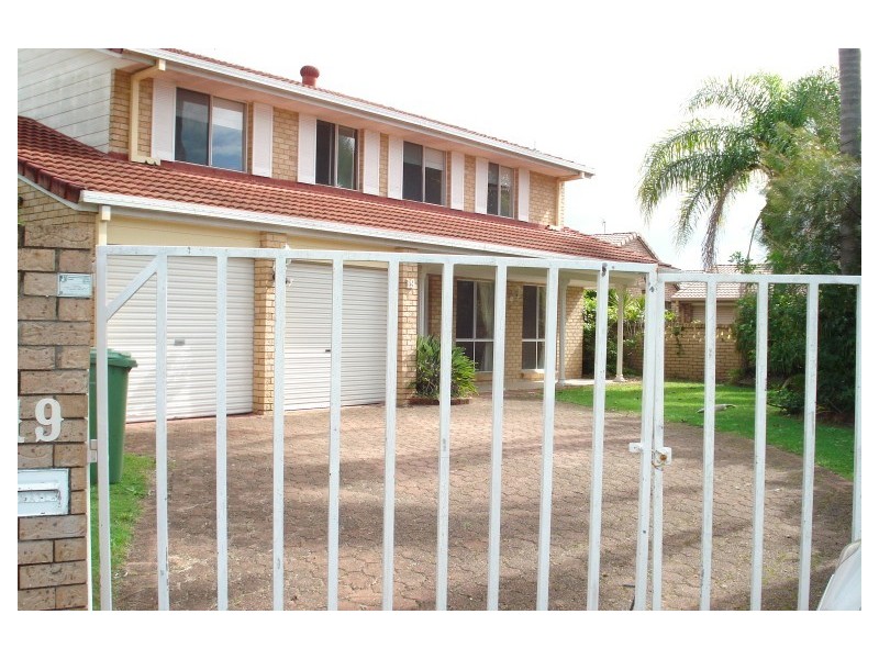 19 Longboat Place, Biggera Waters QLD 4216