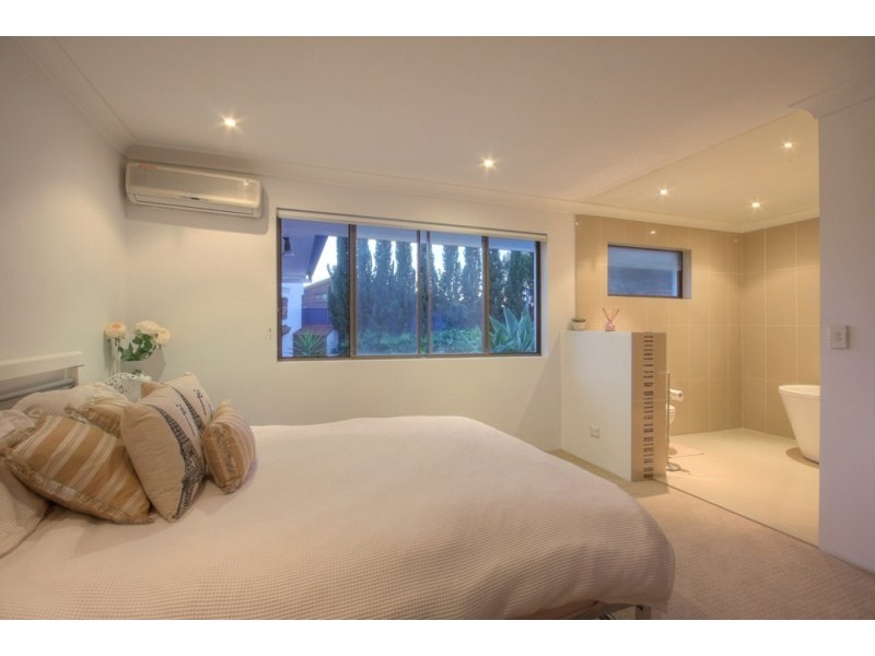 5 Torio Place, Runaway Bay QLD 4216