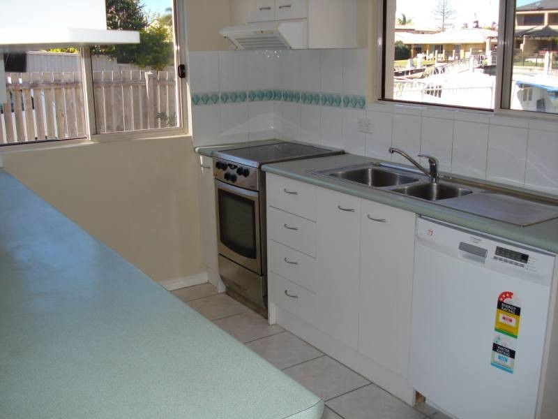 8 Annoula Avenue, Biggera Waters QLD 4216