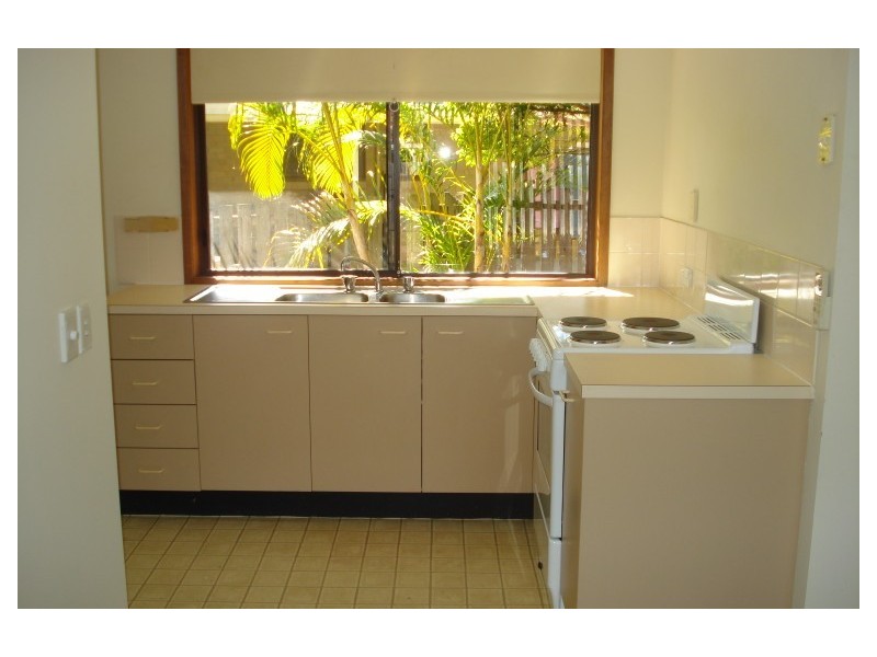 2/13 Jean Street, Labrador QLD 4215