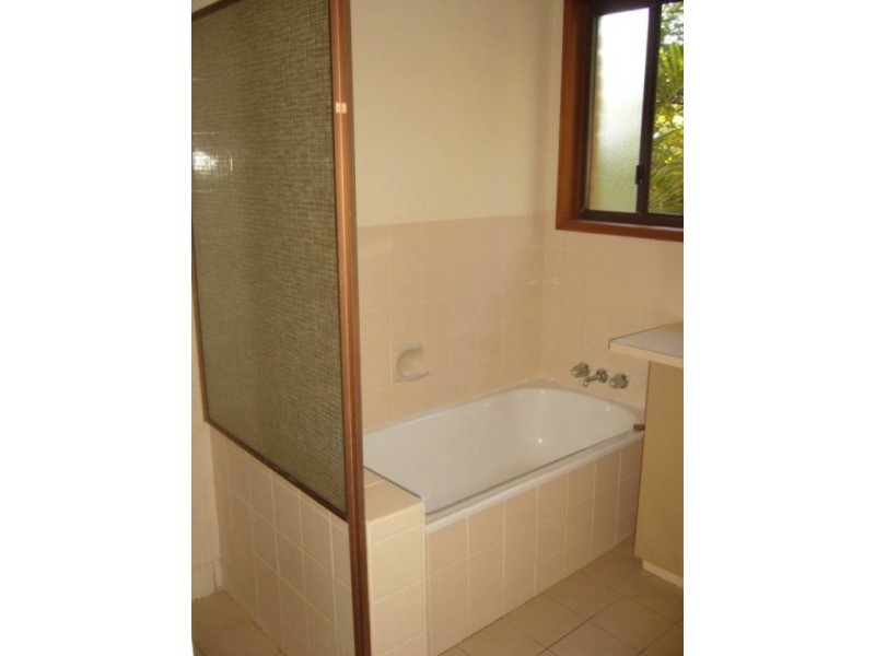 2/13 Jean Street, Labrador QLD 4215