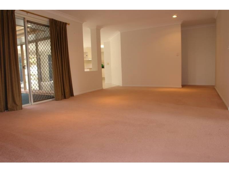4 Maidstone Place, Parkwood QLD 4214