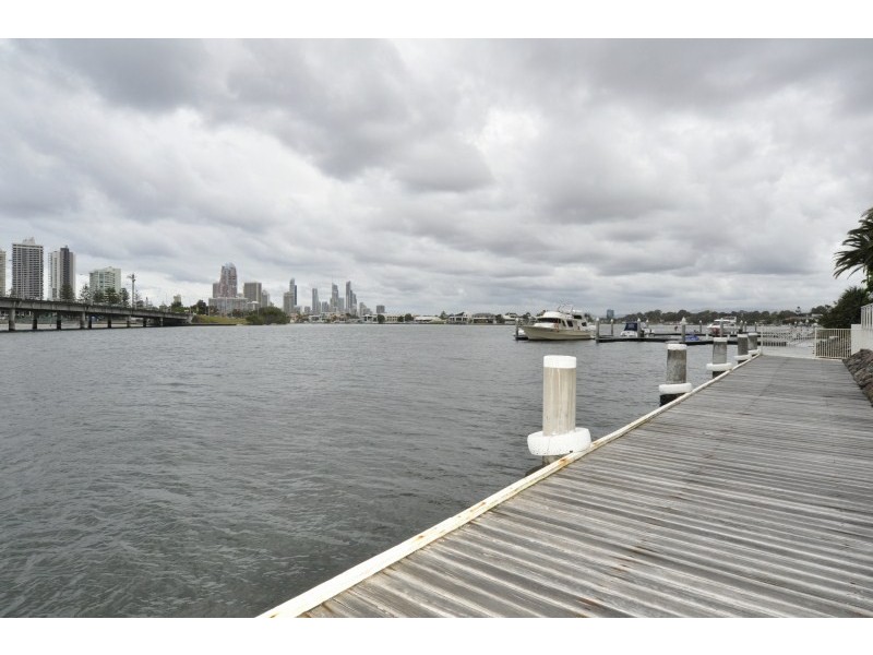 2/77 Brighton Parade, Southport QLD 4215