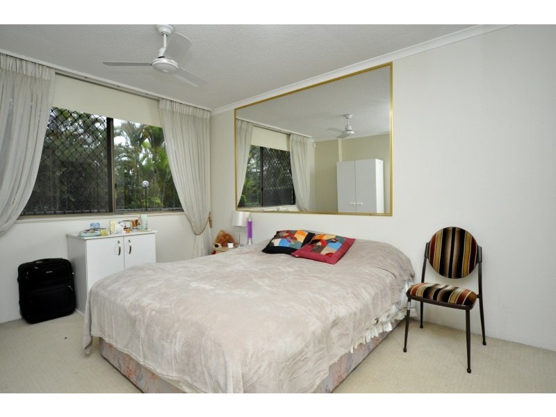 2/77 Brighton Parade, Southport QLD 4215