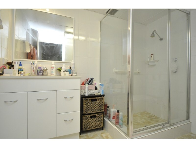 2/77 Brighton Parade, Southport QLD 4215