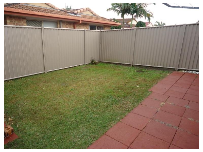 2/122 Oxley Drive, Paradise Point QLD 4216