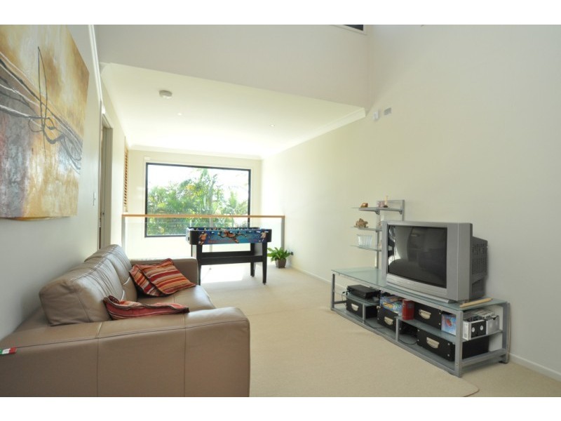 2/15 Jennifer Avenue, Runaway Bay QLD 4216