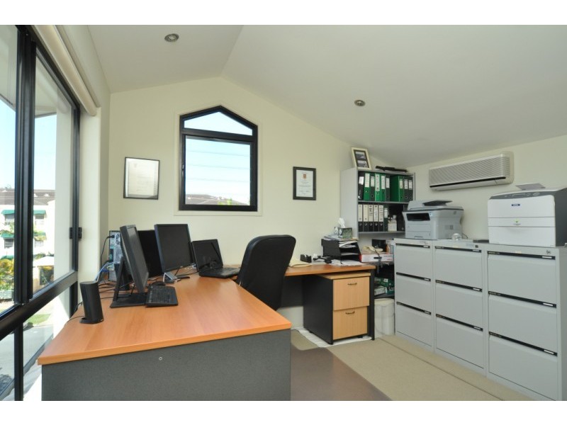 2/15 Jennifer Avenue, Runaway Bay QLD 4216