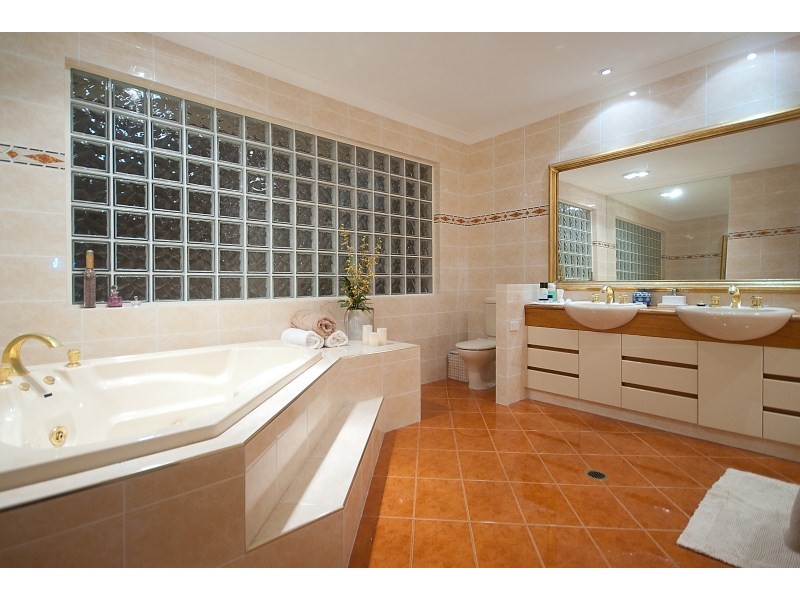 20 Kavieng Crescent, Runaway Bay QLD 4216