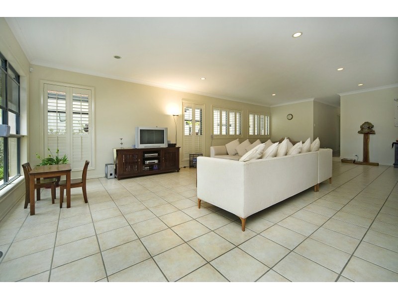 39 Lee Anne Crescent, Helensvale QLD 4212