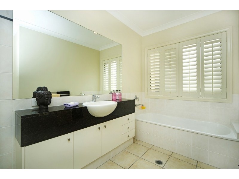 39 Lee Anne Crescent, Helensvale QLD 4212