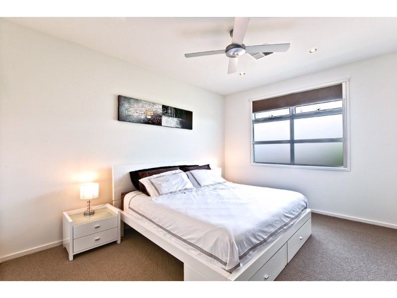 2/15 Teal Avenue, Paradise Point QLD 4216