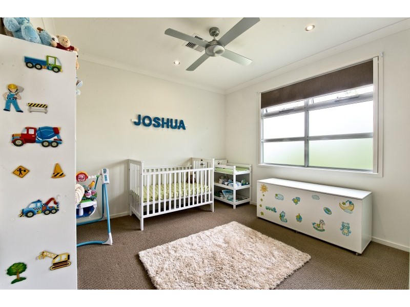 2/15 Teal Avenue, Paradise Point QLD 4216