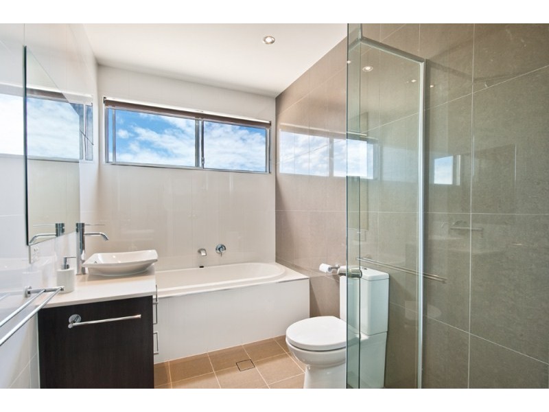 2/15 Teal Avenue, Paradise Point QLD 4216