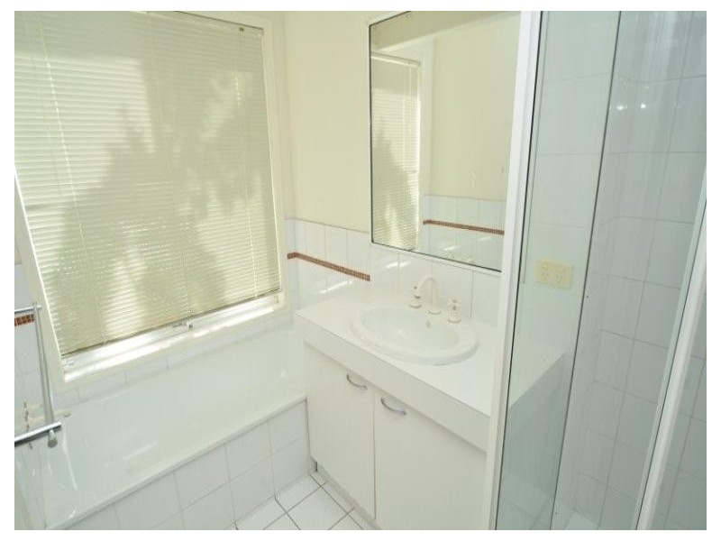 90 Boykambil Esplanade North, Hope Island QLD 4212