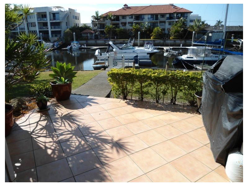 2/73 Bayview Street, Runaway Bay QLD 4216