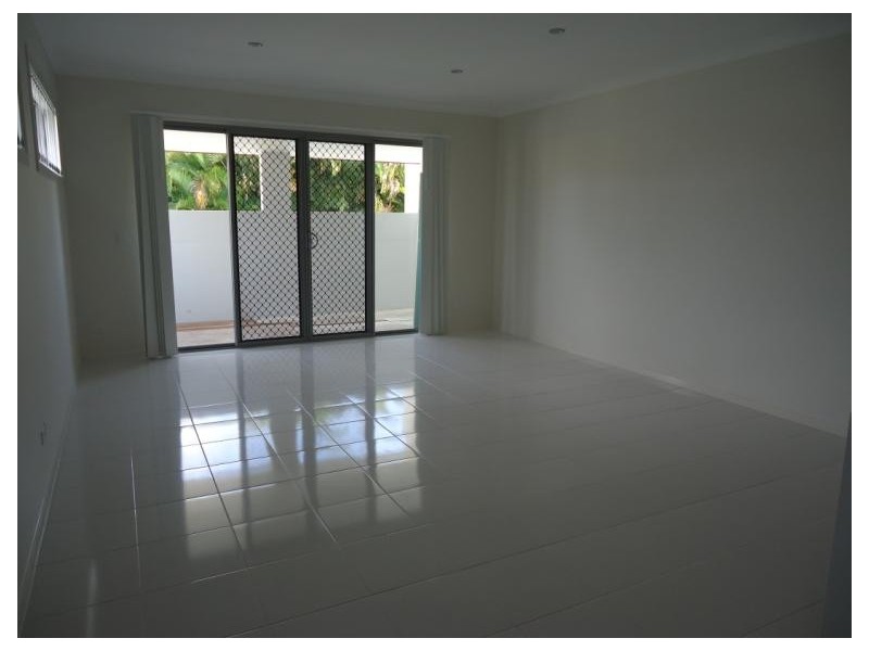 1/11 Margaroola Avenue, Biggera Waters QLD 4216