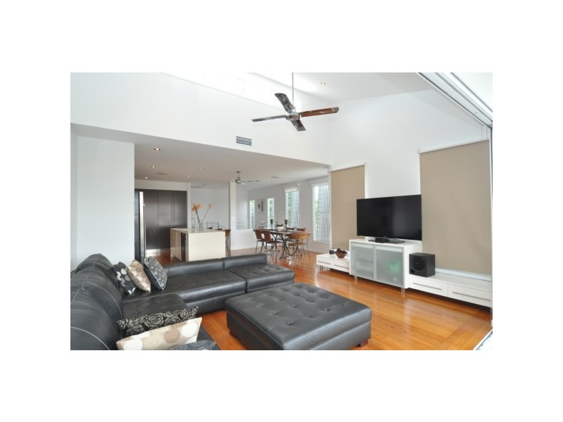 1/5 Muscovey Avenue, Paradise Point QLD 4216