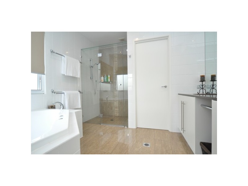 1/5 Muscovey Avenue, Paradise Point QLD 4216