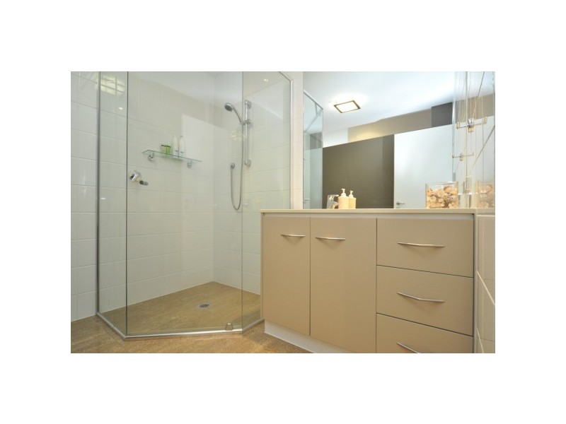 1/5 Muscovey Avenue, Paradise Point QLD 4216