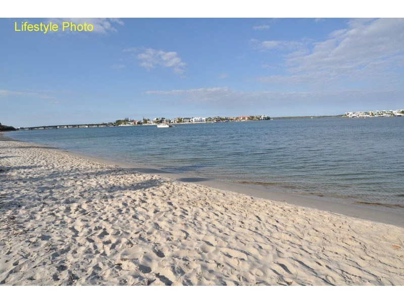 1/5 Muscovey Avenue, Paradise Point QLD 4216