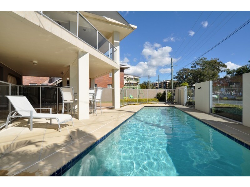 13 Esplanade West, Paradise Point QLD 4216