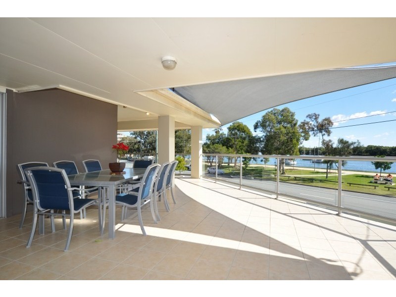 13 Esplanade West, Paradise Point QLD 4216