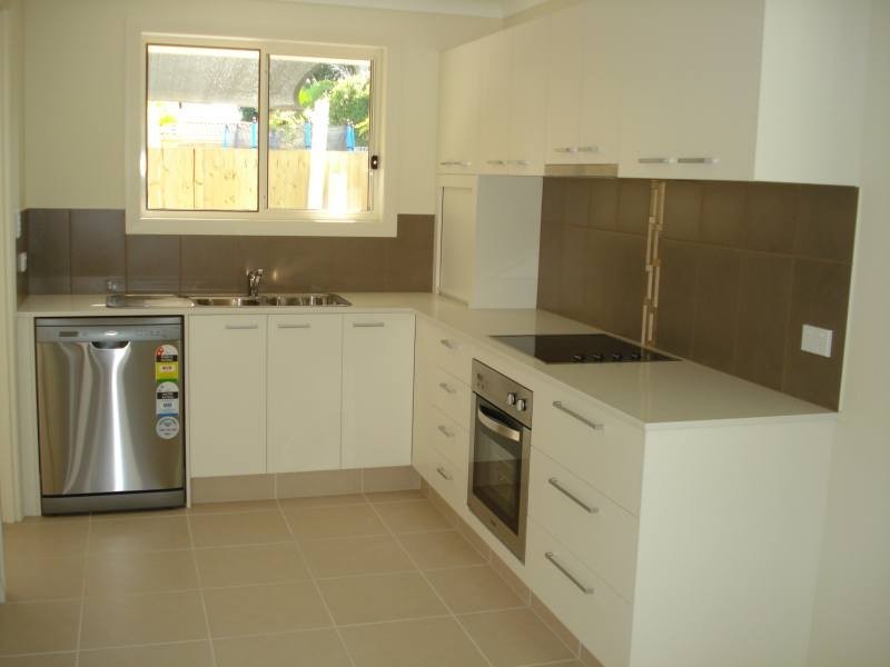 2/27 Drake Avenue, Paradise Point QLD 4216